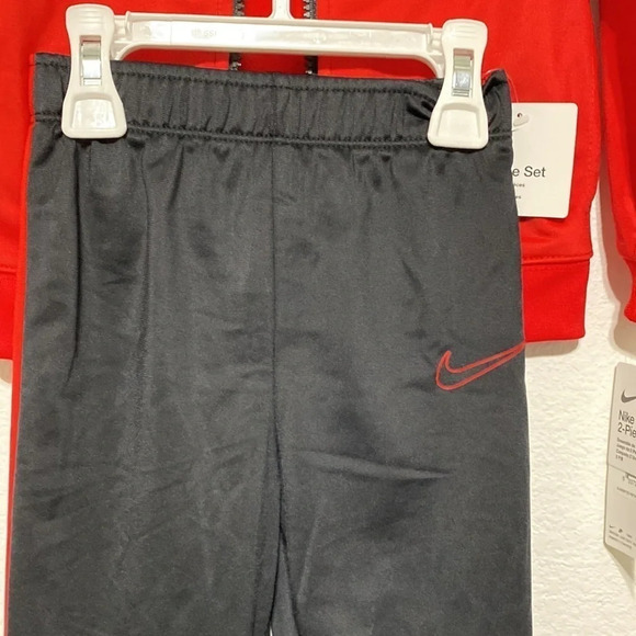 Nike Boy`s Therma Dri-Fit 2 Piece Tracksuit - Picture 5 of 9